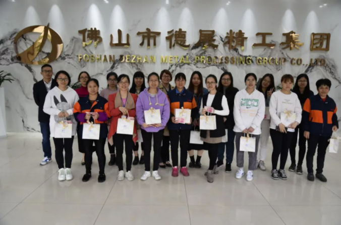 集團(tuán)開展“三八婦女節(jié)”慰問(wèn)女員工活動(dòng)